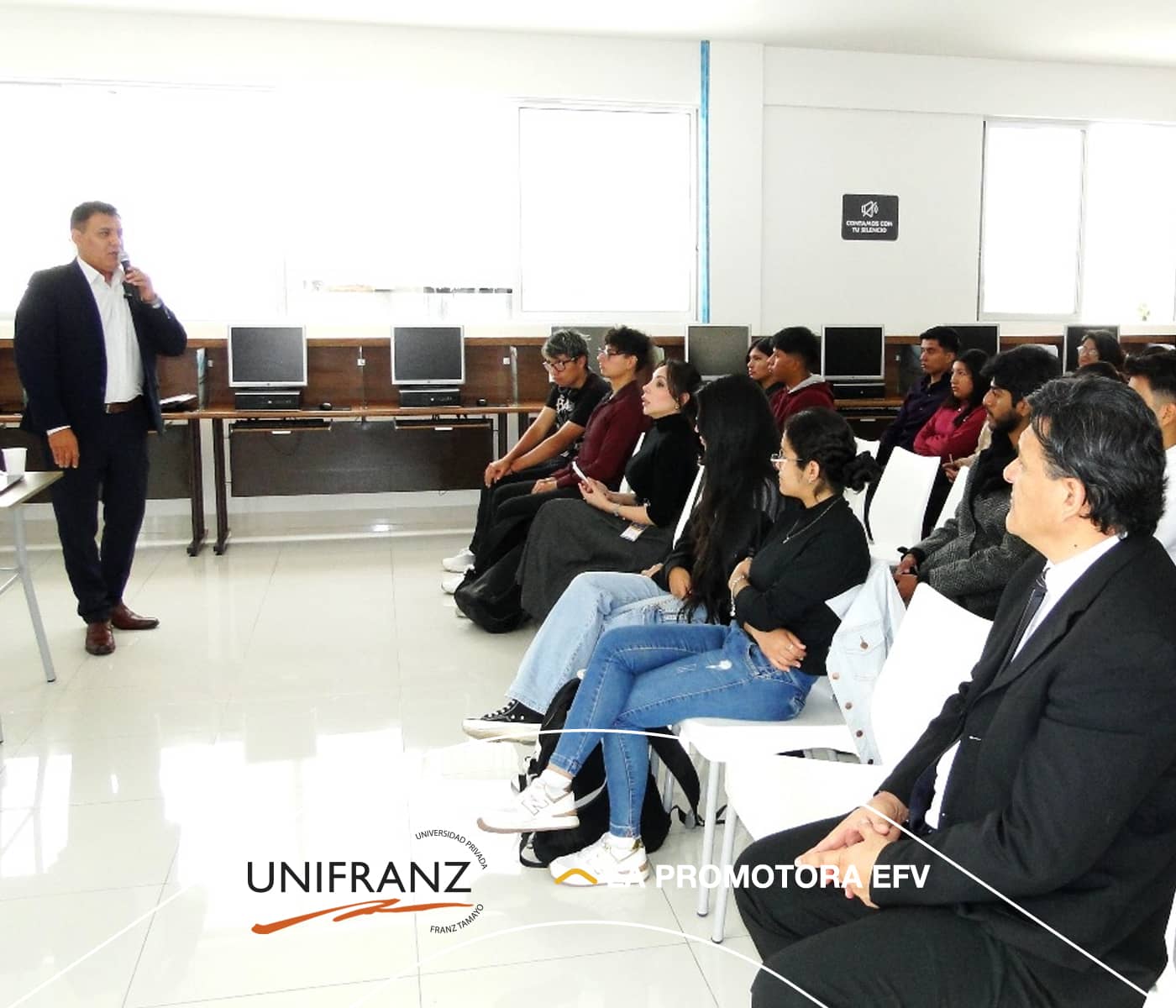 La Promotora EFV comparte su visión y compromiso en conversatorio con estudiantes de la Unifranz Cochabamba